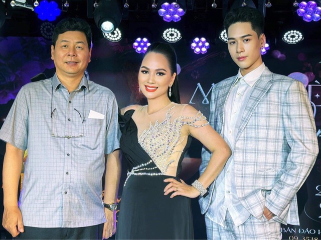 NSƯT Thanh Tâm hát thăng hoa, xúc động khi được chính con trai làm MC cho đêm nhạc riêng  - Ảnh 6.
