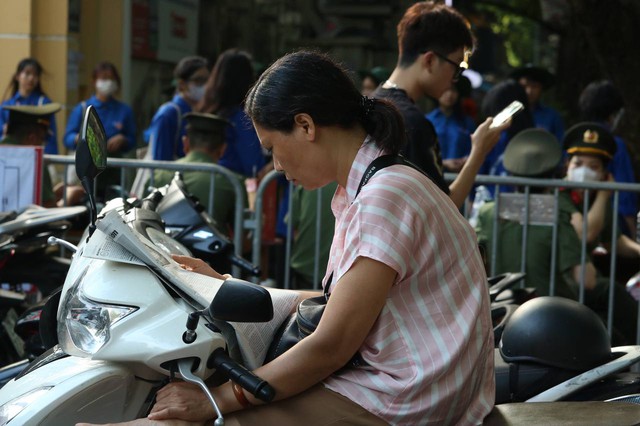 Hơn triệu thí sinh làm bài thi tổ hợp tốt nghiệp THPT 2023: Môn nào là môn &quot;gỡ&quot; điểm? - Ảnh 5.