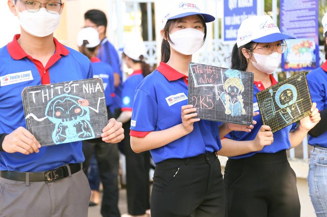 Hơn triệu thí sinh làm bài thi tổ hợp tốt nghiệp THPT 2023: Môn nào là môn &quot;gỡ&quot; điểm? - Ảnh 11.