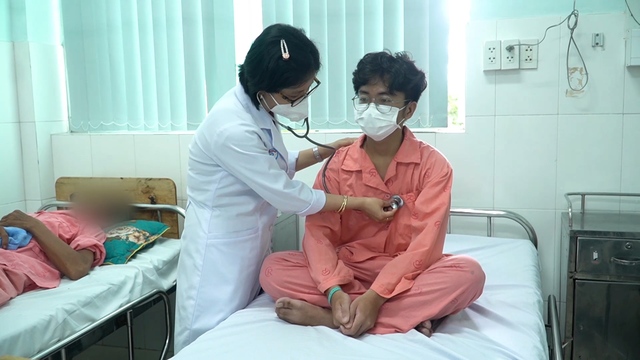 TP.HCM: Một nam sinh bỏ lỡ kỳ thi tốt nghiệp vì mắc sốt xuất huyết  - Ảnh 1.