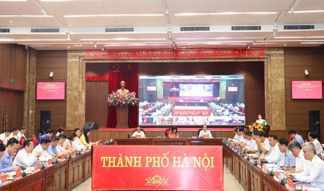 Phó Bí thư Thành uỷ Hà Nội: Khắc phục triệt để tình trạng nhũng nhiễu, tiêu cực, đùn đẩy, né tránh trách nhiệm - Ảnh 2.