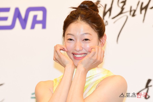 Nữ chính phim Hàn vừa có tỷ suất người xem tăng 16 hạng, diễn gần 15 năm mới thoát kiếp vai phụ - Ảnh 8.