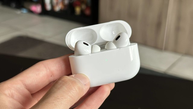 AirPods được nâng cấp phần mềm với 2 tính năng Âm thanh thích ứng và Nhận diện cuộc hội thoại - Ảnh 3. AirPods được nâng cấp phần mềm với 2 tính năng Âm thanh thích ứng và Nhận diện cuộc hội thoại - Ảnh 3.