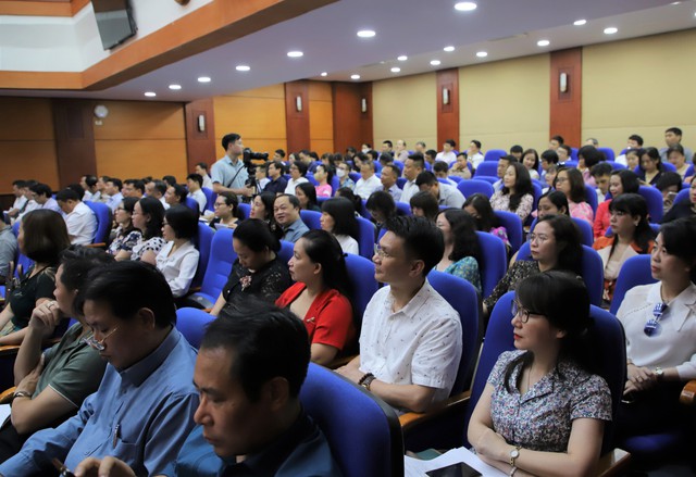 Thứ trưởng Trịnh Thị Thủy: Kiến nghị, phản ánh của công dân là một "kênh" để ngành VHTTDL nắm bắt tình hình thực tiễn - Ảnh 3. Thứ trưởng Trịnh Thị Thủy: Kiến nghị, phản ánh của công dân là một "kênh" để ngành VHTTDL nắm bắt tình hình thực tiễn - Ảnh 3.