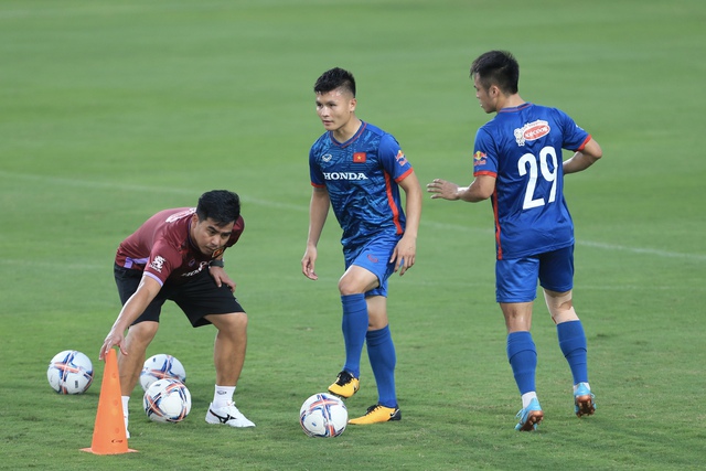 Tái hợp cùng Văn Hậu, Quang Hải sẽ tạo nên &quot;ông kẹ&quot; đáng sợ nhất V.League? - Ảnh 2.