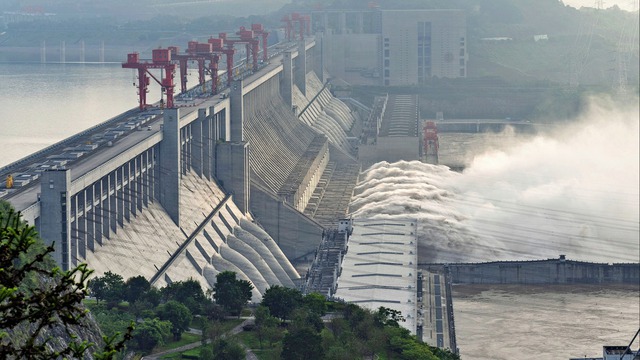 Cận cảnh đập thủy điện lớn nhất thế giới ngốn hơn 30 tỷ đô - Ảnh 1.