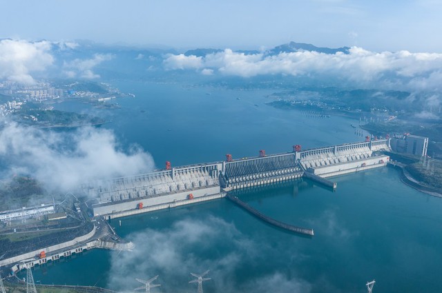 Cận cảnh đập thủy điện lớn nhất thế giới ngốn hơn 30 tỷ đô - Ảnh 2.