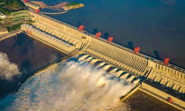Cận cảnh đập thủy điện lớn nhất thế giới ngốn hơn 30 tỷ đô - Ảnh 3.