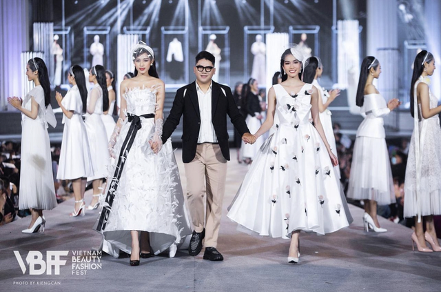 Bật mí đường catwalk trên biển hoành tráng tại sự kiện thời trang của Miss World Vietnam 2023 - Ảnh 2.
