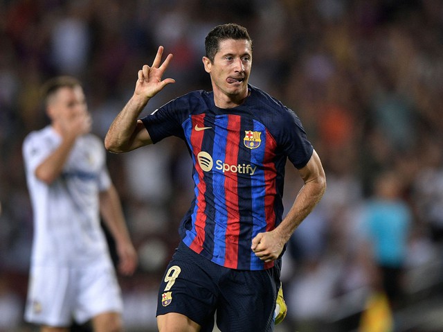Những cầu thủ làm bàn tối đa thế kỷ 21: Messi dần dần đuổi bắt kịp Ronaldo - Hình ảnh 4.