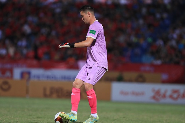 Filip Nguyễn bất ngờ đến sân chứng kiến tận mắt Đặng Văn Lâm so tài với dàn tuyển thủ Việt Nam - Ảnh 6.