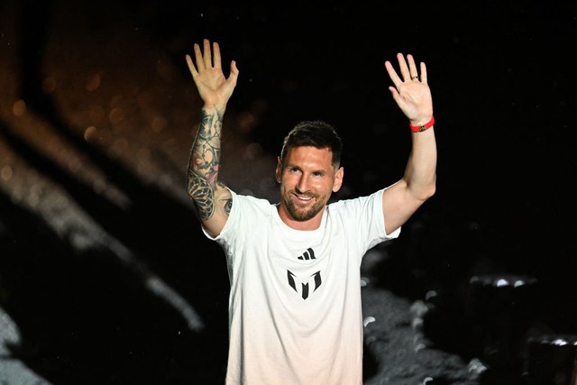 Messi ra mắt Inter Miami trong sự chứng kiến của hơn 18.000 khán giả - Ảnh 5.