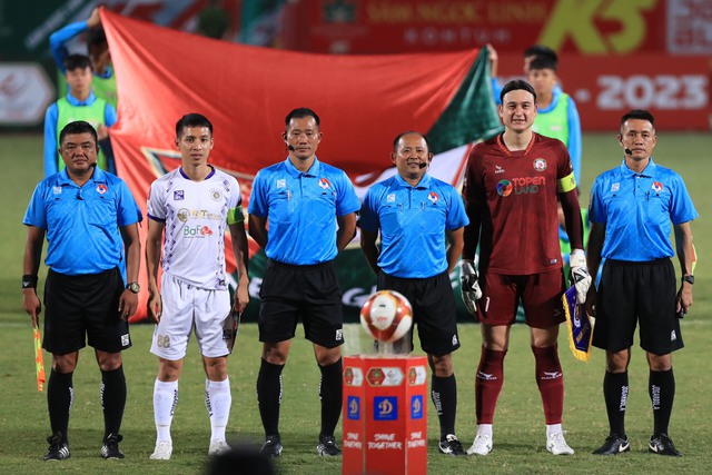 Filip Nguyễn bất ngờ đến sân chứng kiến tận mắt Đặng Văn Lâm so tài với dàn tuyển thủ Việt Nam - Ảnh 1.