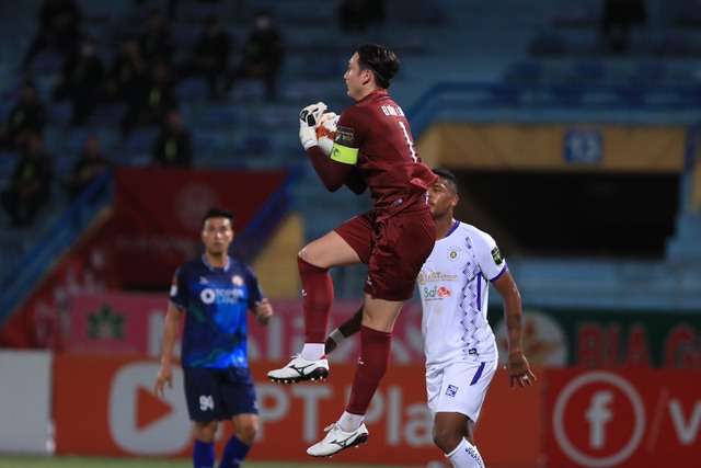 Filip Nguyễn bất ngờ đến sân chứng kiến tận mắt Đặng Văn Lâm so tài với dàn tuyển thủ Việt Nam - Ảnh 4.
