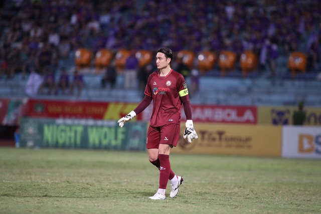 Filip Nguyễn bất ngờ đến sân chứng kiến tận mắt Đặng Văn Lâm so tài với dàn tuyển thủ Việt Nam - Ảnh 2.