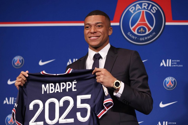 Mbappe trở lại tập luyện tại PSG khi tương lai vẫn là dấu hỏi lớn - Ảnh 1.