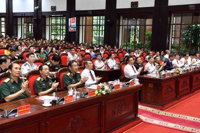 Ra mắt cuốn sách của Tổng Bí thư Nguyễn Phú Trọng về đường lối quân sự, chiến lược quốc phòng - Ảnh 1.