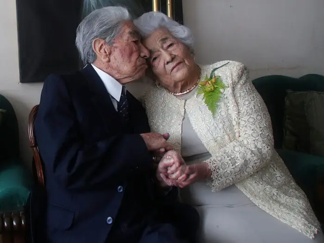 Ít tập thể dục, thích ăn đồ ngọt, cặp vợ chồng này vẫn sống hơn 100 tuổi nhờ 2 điều đơn giản - Ảnh 2.