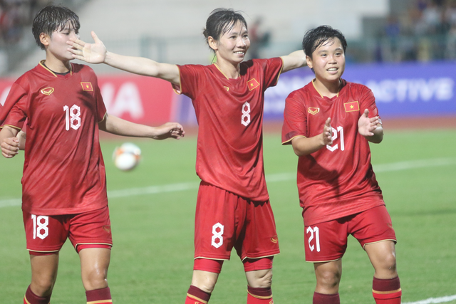 Đôi vai mang 6 con vít và hành trình đến World Cup đẫm nước mắt của &quot;vệ binh&quot; lớn tuổi nhất tuyển nữ Việt Nam - Ảnh 5.