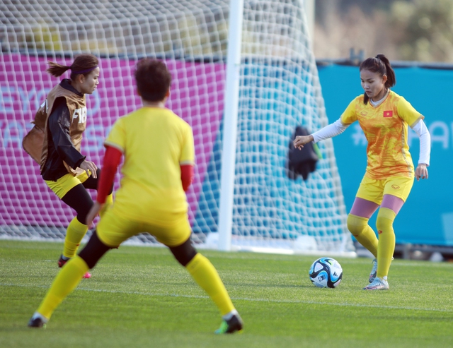 Tuyển nữ Việt Nam 'đổi gió' chơi bóng bằng tay chuẩn bị cho trận với ĐT nữ Mỹ - Ảnh 9.