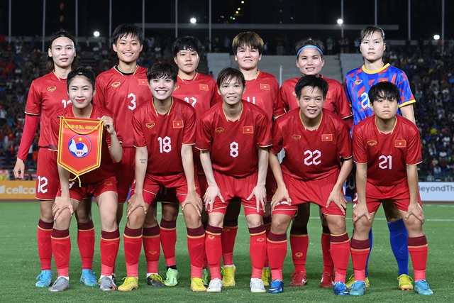 Đôi vai mang 6 con vít và hành trình đến World Cup đẫm nước mắt của &quot;vệ binh&quot; lớn tuổi nhất tuyển nữ Việt Nam - Ảnh 4.