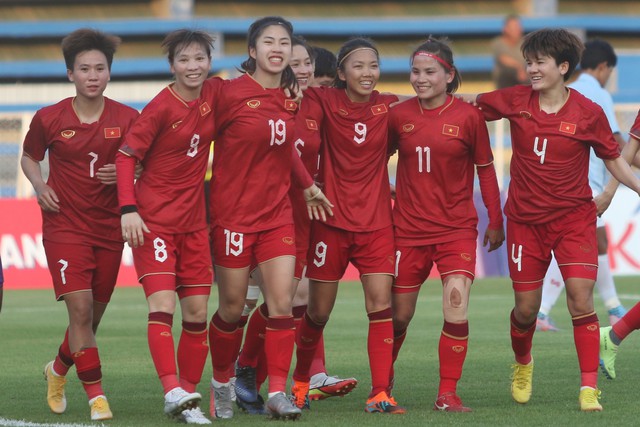 Đôi vai mang 6 con vít và hành trình đến World Cup đẫm nước mắt của &quot;vệ binh&quot; lớn tuổi nhất tuyển nữ Việt Nam - Ảnh 2.