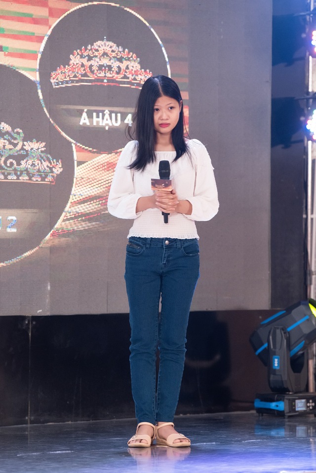Hoa hậu Thuỳ Tiên phản ứng lại nhận xét của NTK Đỗ Long trước thí sinh 12 tuổi - Ảnh 6.