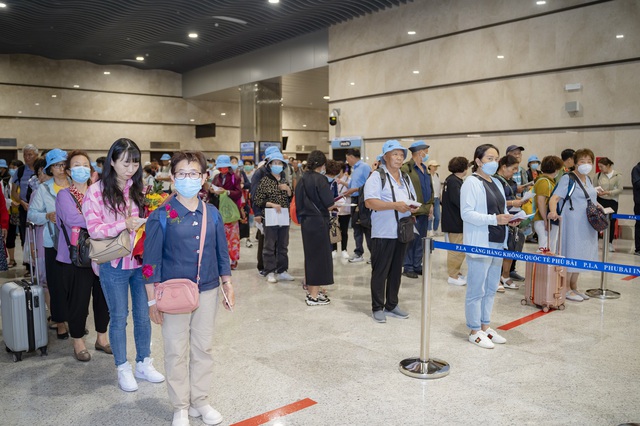 Nhà ga T2 - Cảng Hàng không quốc tế Phú Bài đón chuyến bay quốc tế đầu tiên - Ảnh 5.