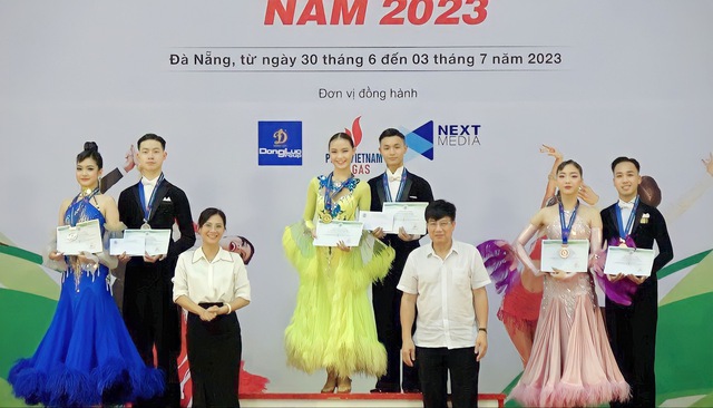 Con trai Khánh Thi - Phan Hiển được khen thưởng tại Giải vô địch trẻ và Cúp Khiêu vũ quốc gia - Ảnh 3.