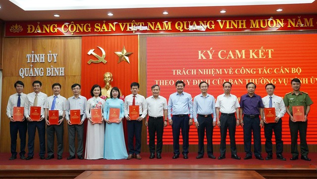 Điều động và bổ nhiệm một số cán bộ chủ chốt của tỉnh Quảng Bình - Ảnh 1.
