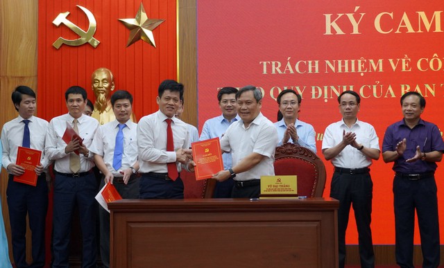 Điều động và bổ nhiệm một số cán bộ chủ chốt của tỉnh Quảng Bình - Ảnh 2.