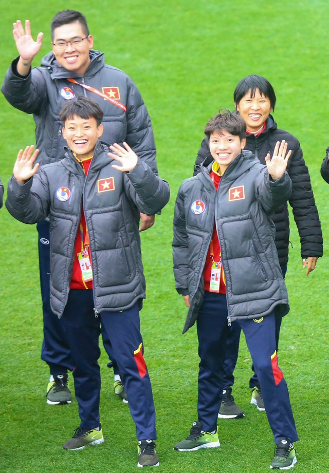 Đội tuyển nữ Việt Nam tự hào hô vang &quot;Việt Nam&quot; khi tham quan sân thi đấu ở World Cup 2023 - Ảnh 5.