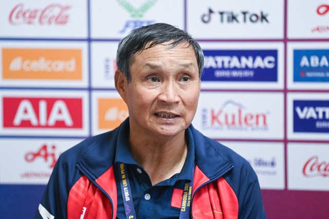 HLV Mai Đức Chung: &quot;Đội tuyển nữ Việt Nam đến World Cup không phải để đi du lịch&quot; - Ảnh 1.