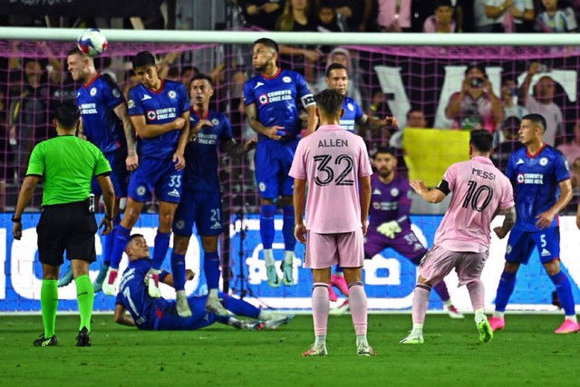 Lionel Messi tỏa sáng, ghi siêu phẩm đá phạt trong ngày ra mắt Inter Miami - Ảnh 3.