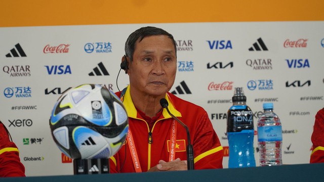 HLV Mai Đức Chung khen ngợi thủ môn Kim Thanh, nói lời tự hào về tuyển nữ Việt Nam khi gặp Mỹ - Ảnh 1.