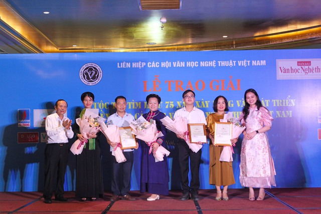 Trao giải cuộc thi tìm hiểu 75 năm xây dựng và phát triển Liên hiệp các Hội VHNT Việt Nam - Ảnh 5.