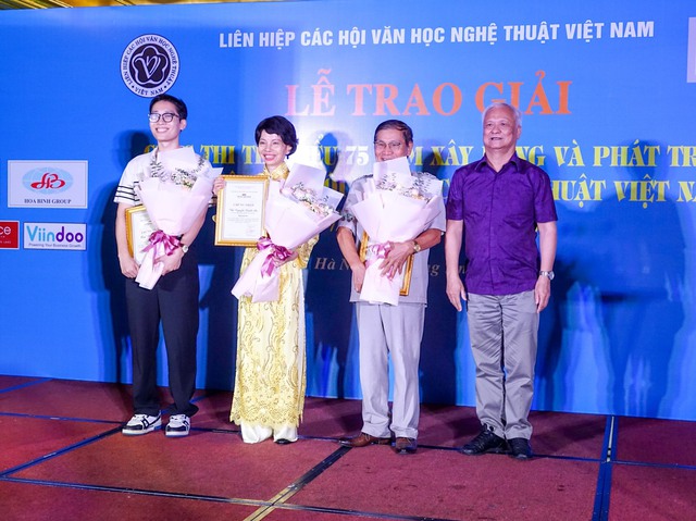Trao giải cuộc thi tìm hiểu 75 năm xây dựng và phát triển Liên hiệp các Hội VHNT Việt Nam - Ảnh 4.