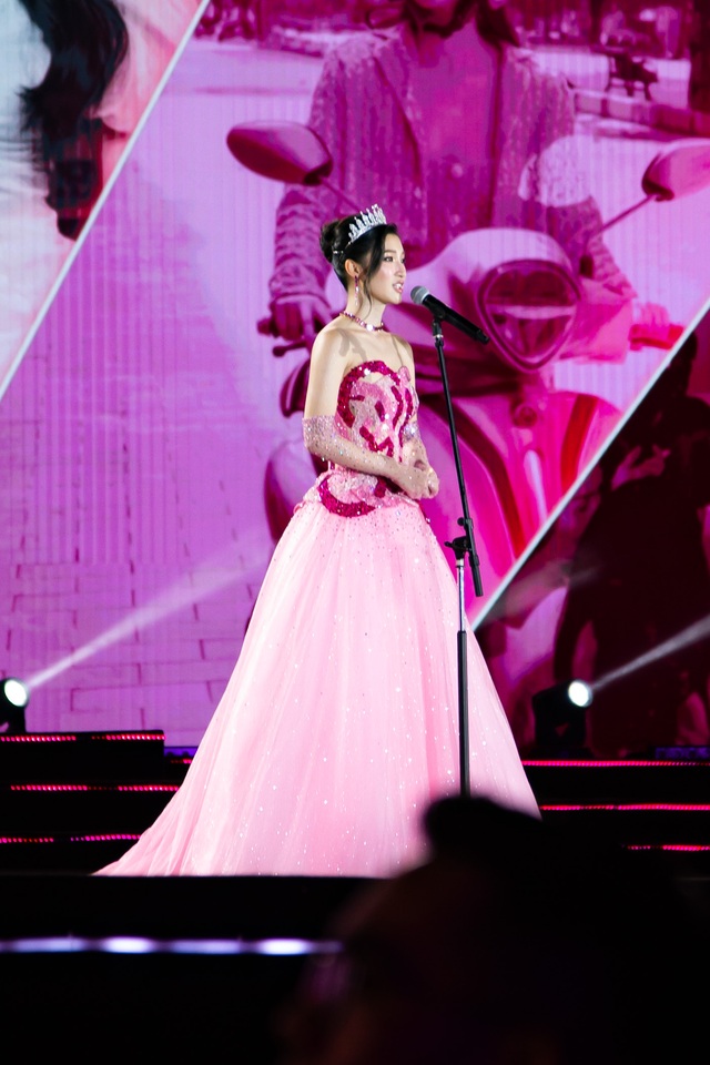 Toàn cảnh Chung kết Miss World Vietnam 2023: Loạt khoảnh khắc gây xúc động, top 3 vỡ oà khi đăng quang  - Ảnh 21.