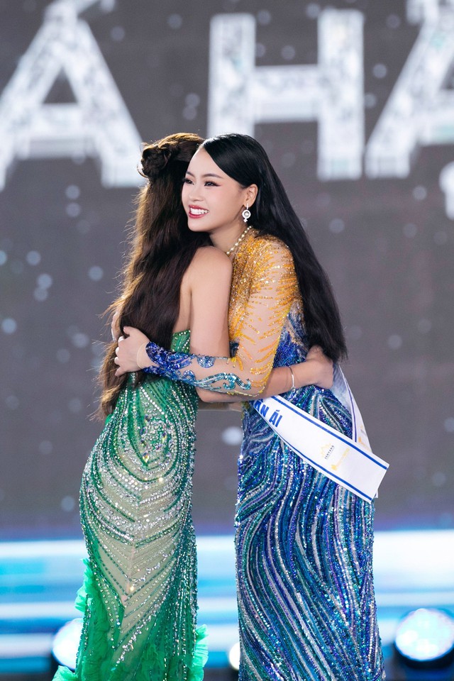 Toàn cảnh Chung kết Miss World Vietnam 2023: Loạt khoảnh khắc gây xúc động, top 3 vỡ oà khi đăng quang  - Ảnh 26.