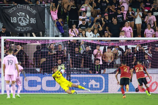 Messi tỏa sáng giúp đội bóng của Beckham giành chiến thắng lịch sử ở ngay trận đá chính đầu tiên - Ảnh 8.