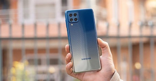 Mẫu smartphone có pin &quot;khủng&quot; lên tới 7000mAh, hiệu năng ngang ngửa flagship một thời: Giá chỉ bằng nửa Galaxy S23 - Ảnh 1.