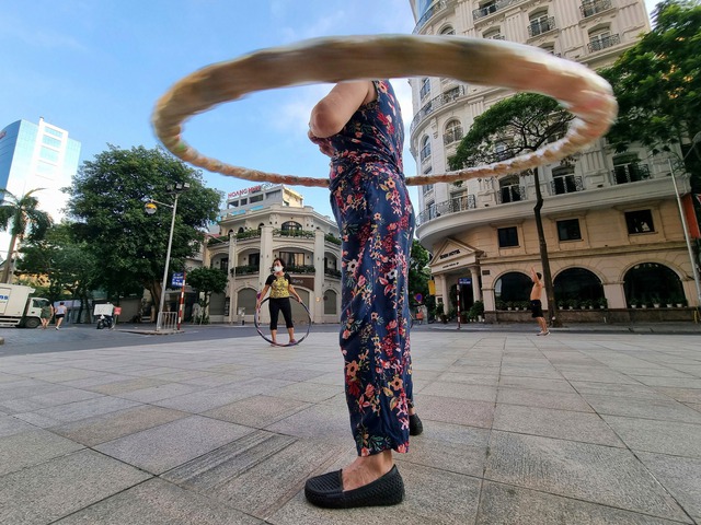 Nhiếp ảnh gia với bộ ảnh Hà Nội gây xôn xao MXH: Mình là một người luôn "tôn thờ" khoảnh khắc - Ảnh 3. Nhiếp ảnh gia với bộ ảnh Hà Nội gây xôn xao MXH: Mình là một người luôn "tôn thờ" khoảnh khắc - Ảnh 3.