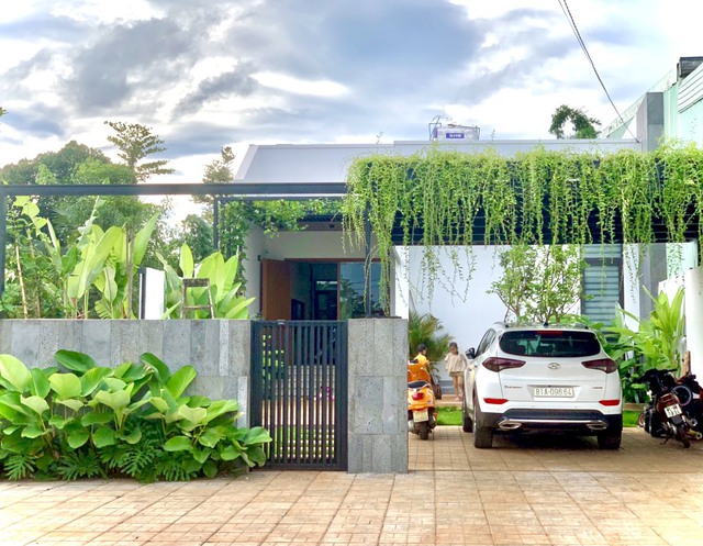 Vợ chồng gom tiền 5 năm xây tổ ấm rộng 210m2, góc nào cũng đẹp - Ảnh 1.