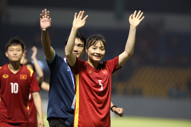 Phóng viên Tây Ban Nha ấn tượng với tuyển nữ Việt Nam, chờ đợi kỳ tích từ tân binh World Cup - Ảnh 2.