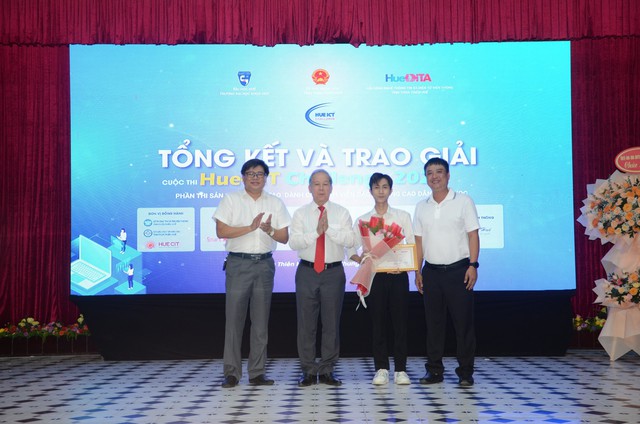Trao gần 190 giải thưởng cho học sinh, sinh viên tại Cuộc thi Hue-ICT Challenge 2023 - Ảnh 1.