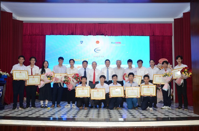 Trao gần 190 giải thưởng cho học sinh, sinh viên tại Cuộc thi Hue-ICT Challenge 2023 - Ảnh 2.