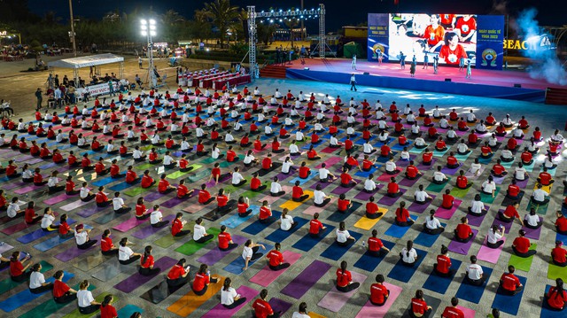 Quảng Bình: Hưởng ứng ngày Quốc tế Yoga - Ảnh 1.