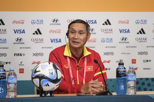 HLV Mai Đức Chung 'úp mở' chuyện chia tay đội tuyển nữ Việt Nam sau World Cup 2023 - Ảnh 1.