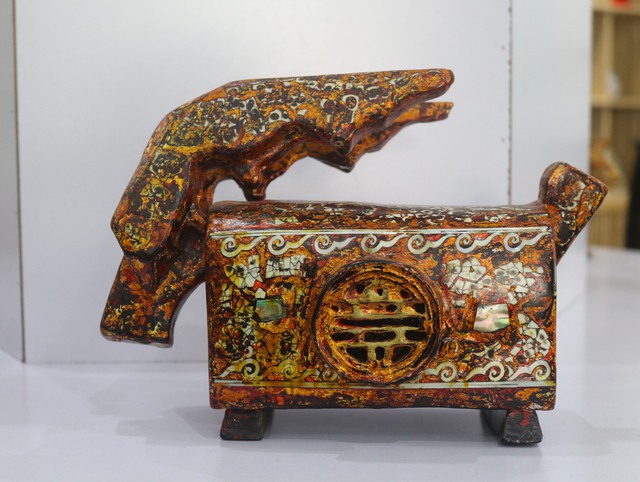 Hơn 400 sản phẩm tiêu biểu ngành gốm sứ - sơn mài được trưng bày tại Hà Nội - Ảnh 5.