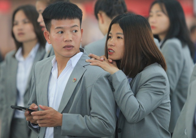 Huỳnh Như mang theo khăn rằn, tuyển nữ Việt Nam lên đường dự World Cup - Ảnh 7.